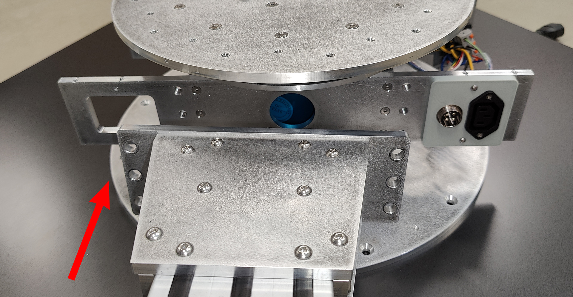 Column beam flange and mounting location Column beam flange and mounting location