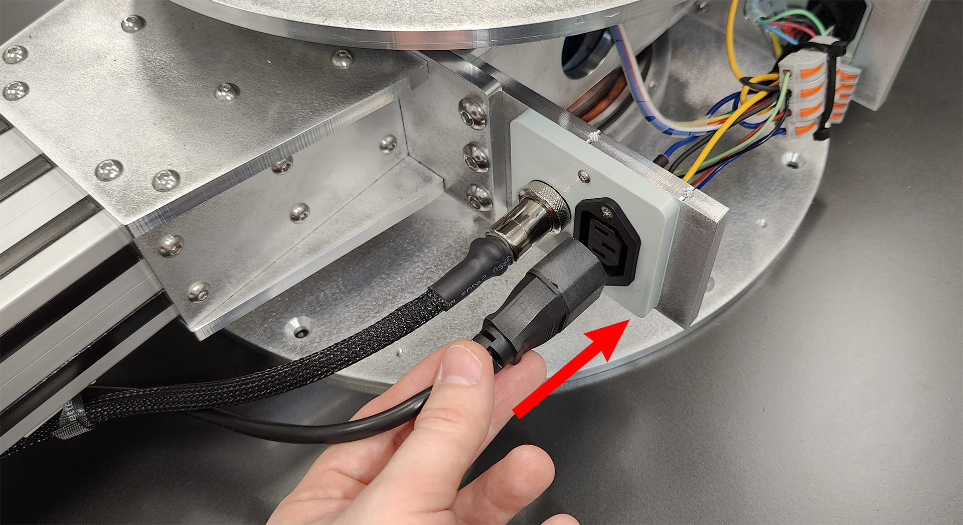 Column power cable connection Column power cable connection