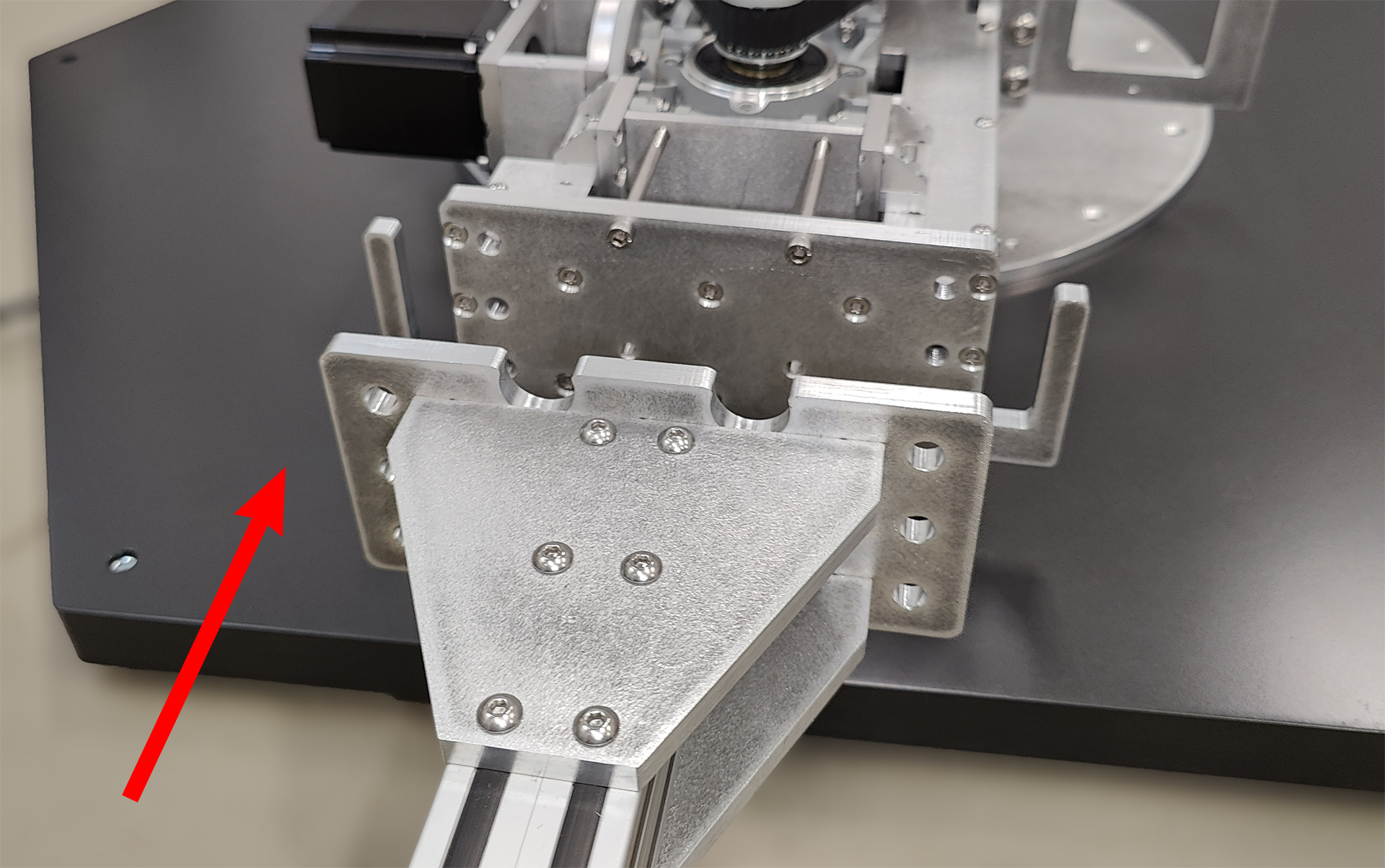 Laptop stand beam flange and mounting location Laptop stand beam flange and mounting location