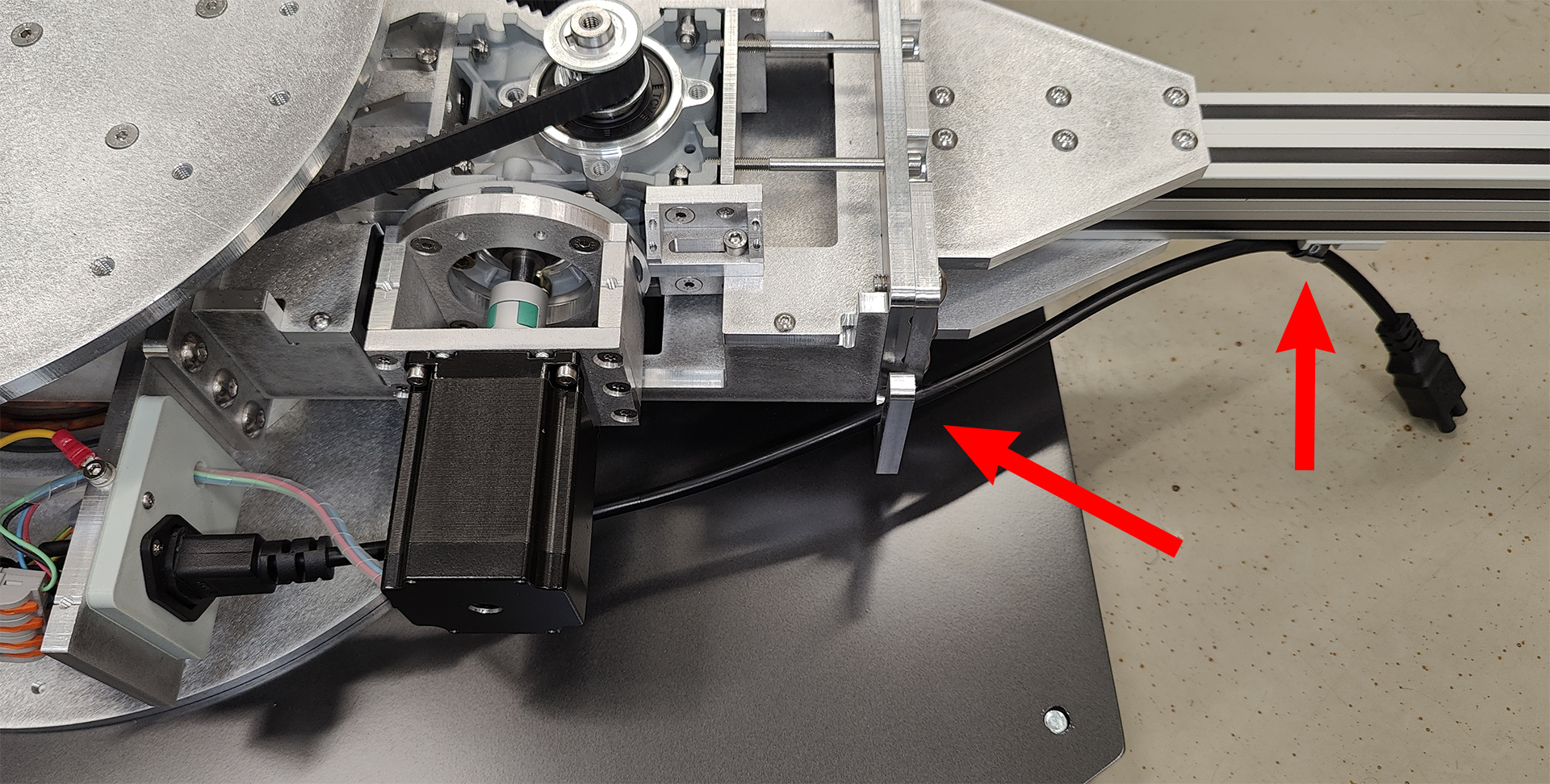 Securing the cable for the laptop power supply Securing the cable for the laptop power supply